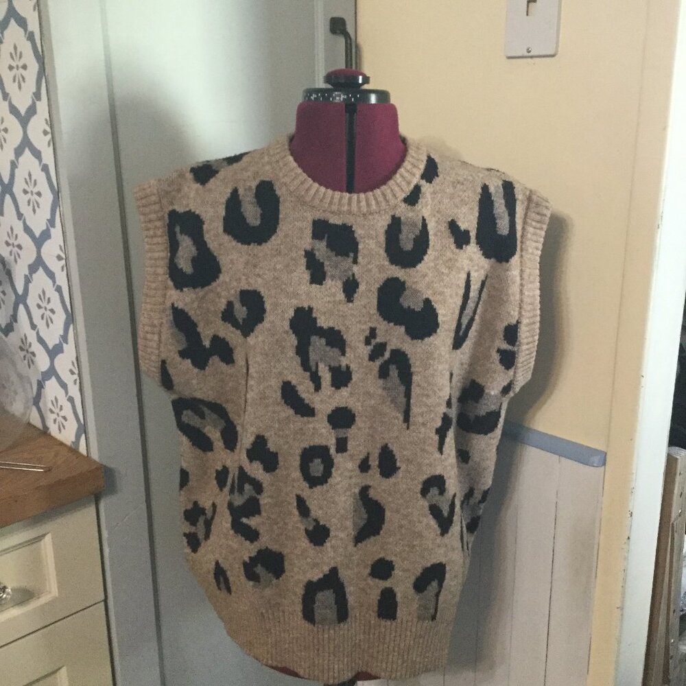 Anthropologie one size animal print sweater vest top excellent condition